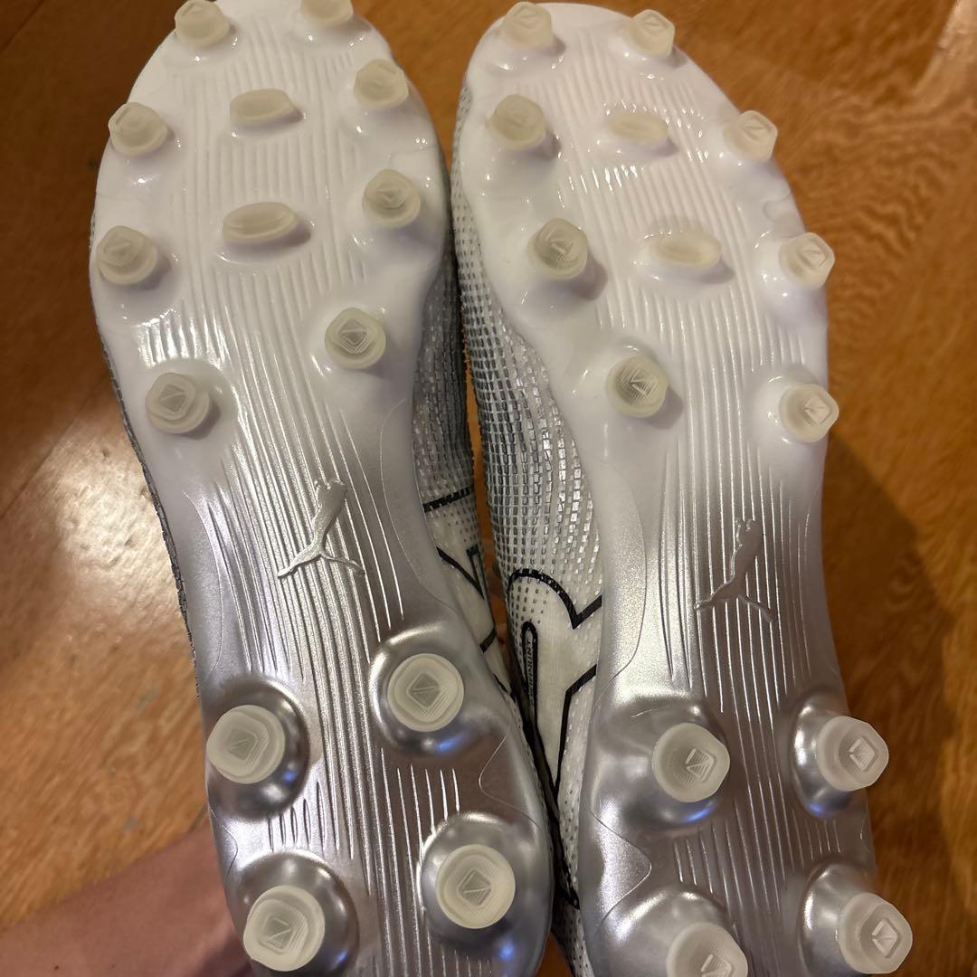 [特価]サッカー スパイクシューズ フューチャー 7 アルティメット HG AG