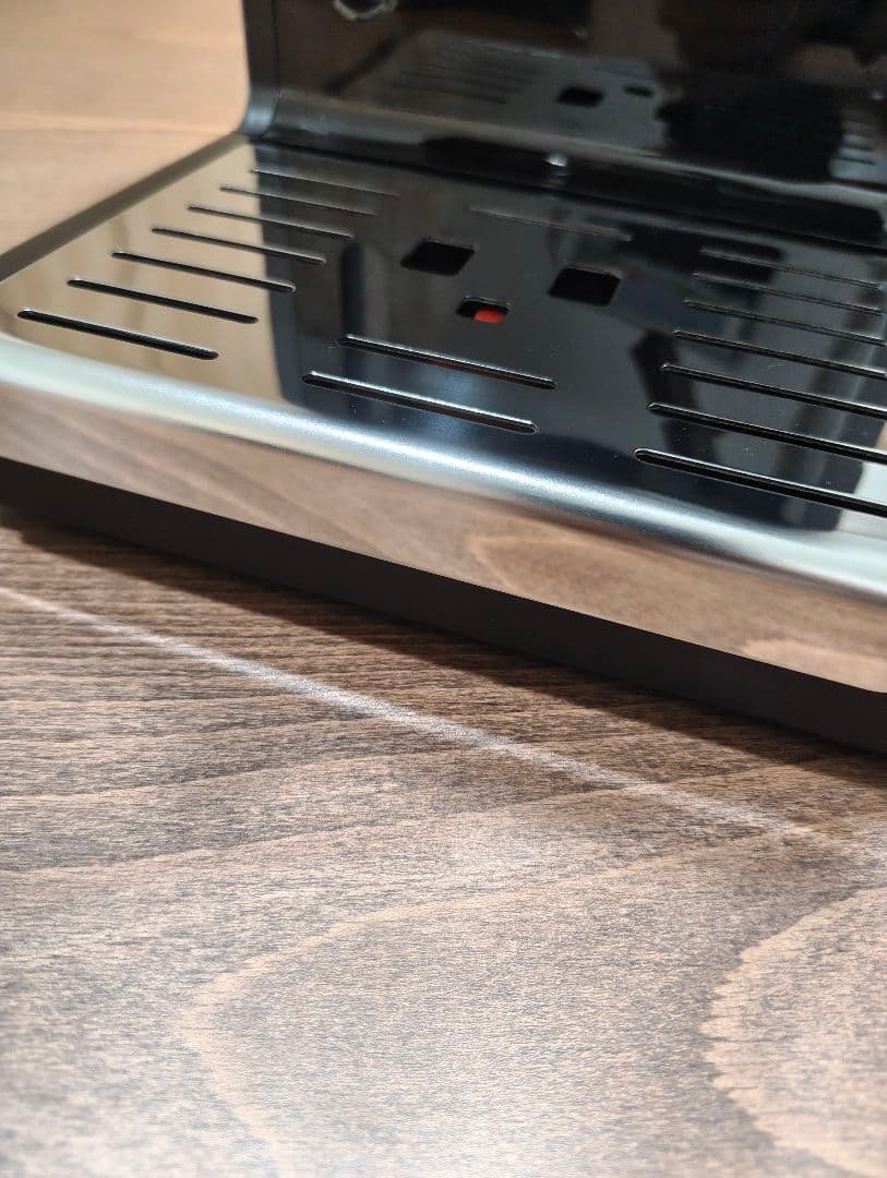 【美品】'De'Longhi (デロンギ) エスプレッソメーカーECP3220J