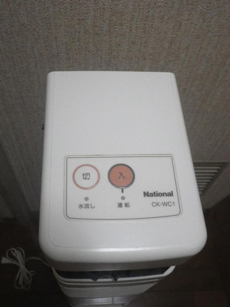 タワー型エアコン ホワイト　トイレ等用