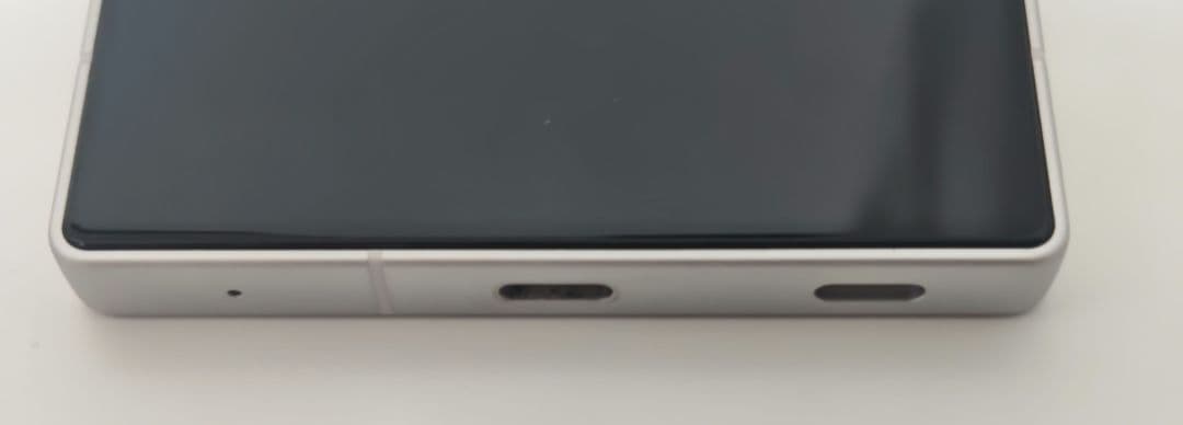 美品　AQUOS R9 256GB ホワイト SH-M28 SIMフリー