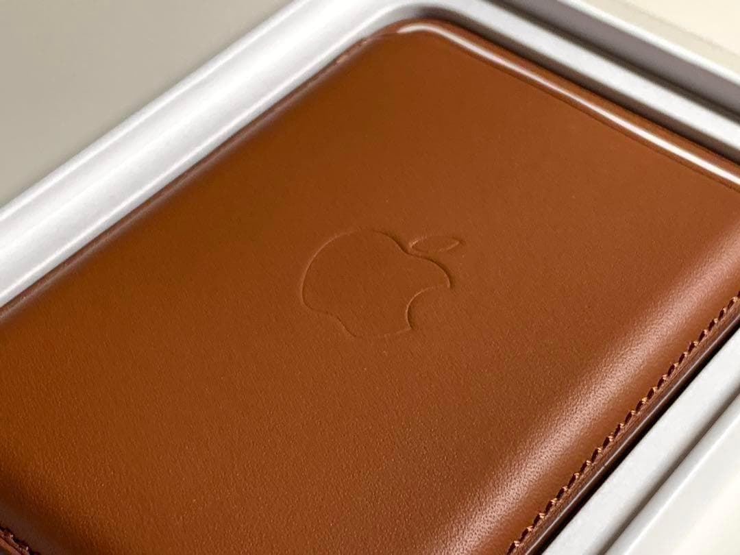 【新品】純正 MagSafe対応 iPhoneレザーウォレット・サドルブラウン①