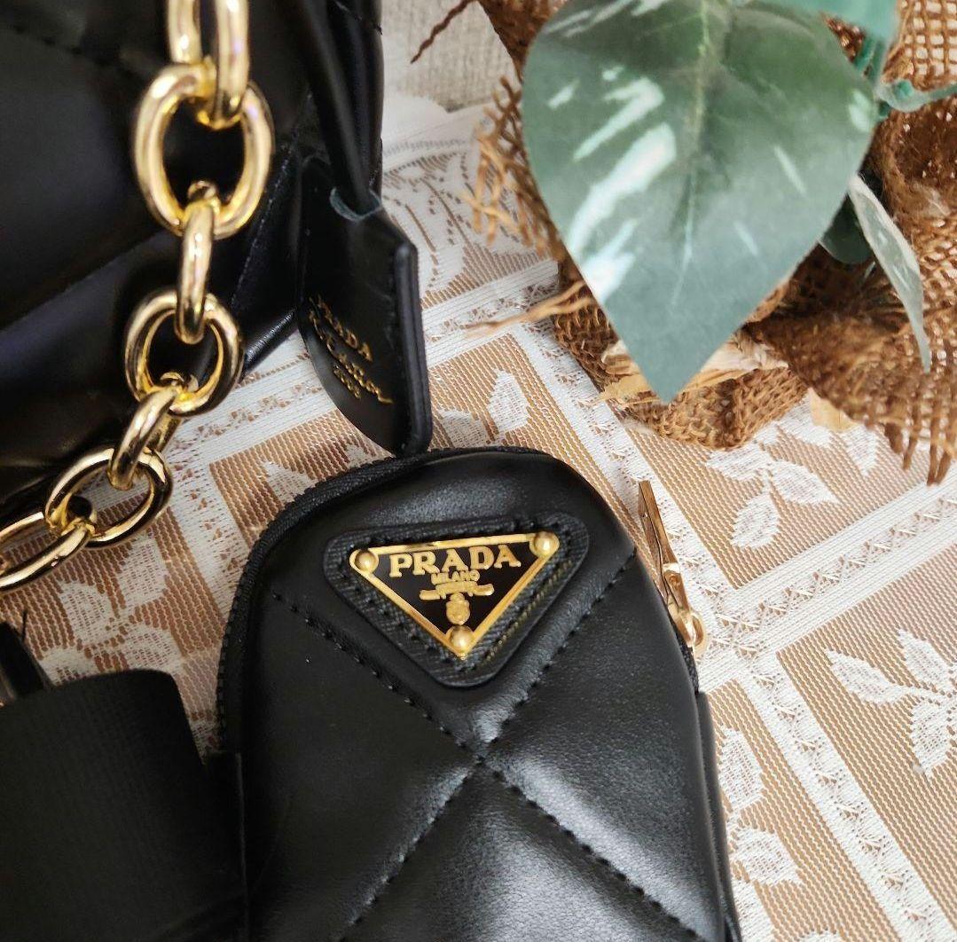 PRADA ブラック キルティング ショルダーバッグ