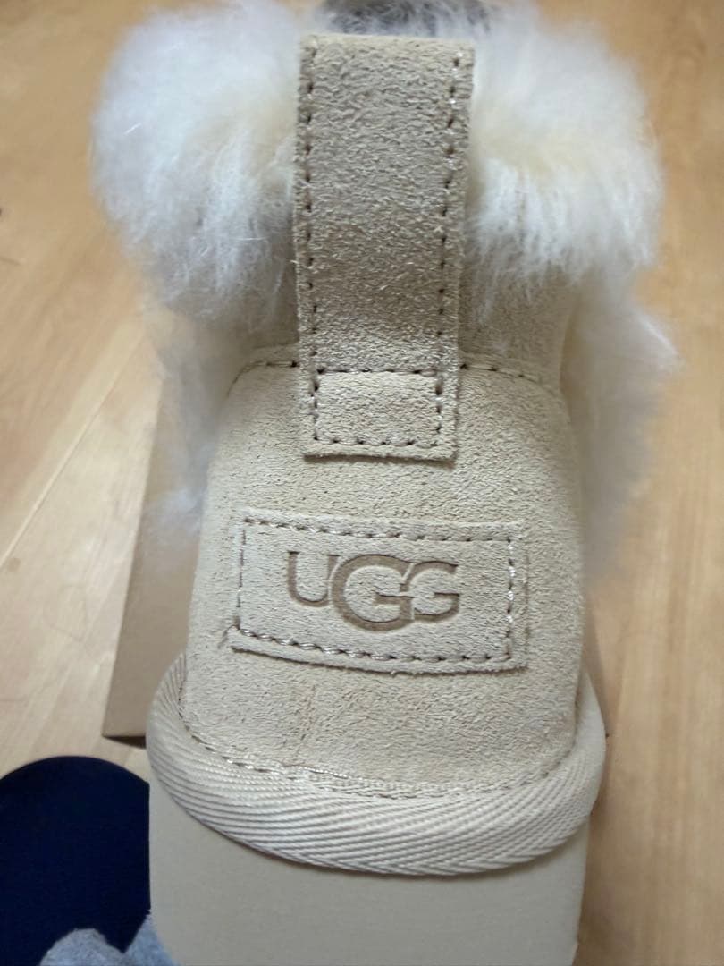 靴 UGG Classic Ultra Mini