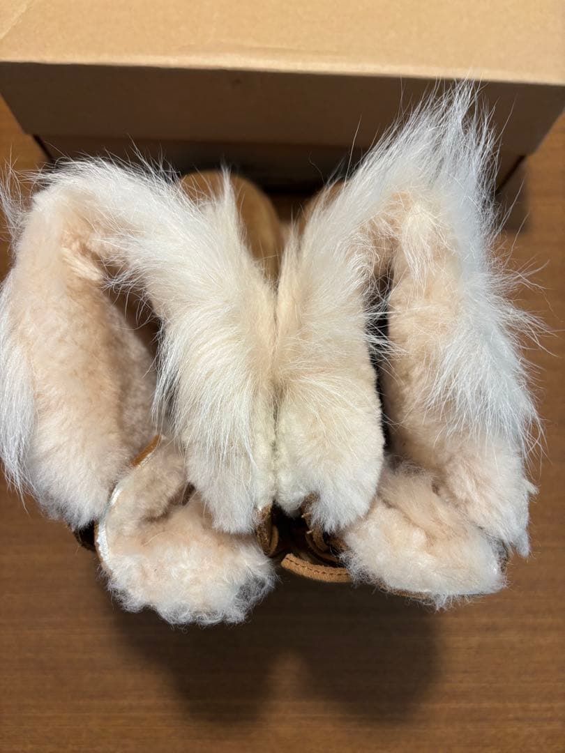新品　UGG ブーツ 23cm ムートンブーツ　アグ　クラシックショート