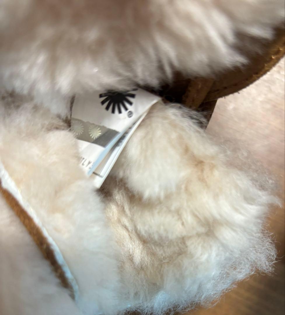 新品　UGG ブーツ 23cm ムートンブーツ　アグ　クラシックショート