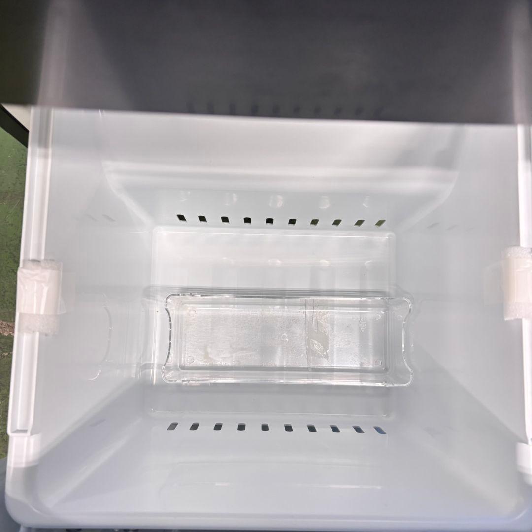 681 関東配送無料　冷蔵庫　100Ｌ強　小型　一人暮らし　2ドア　右開き