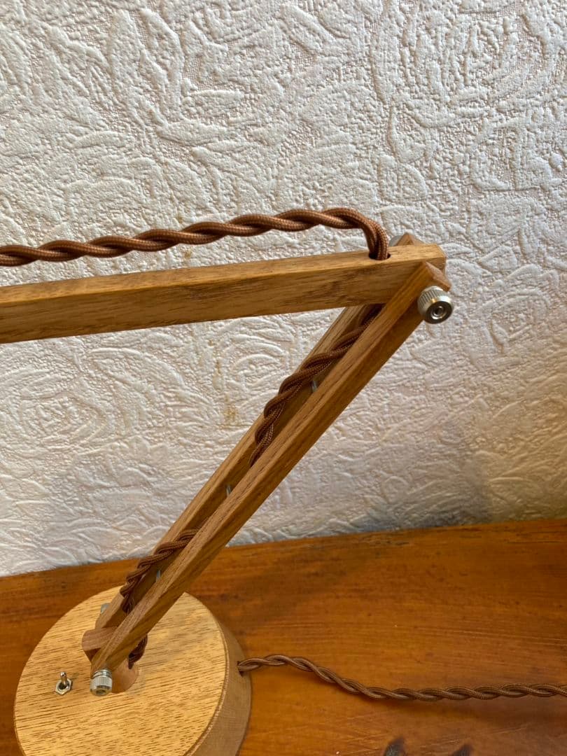 chikuni チクニ　丸台座照明　木製アーム式デスクランプ