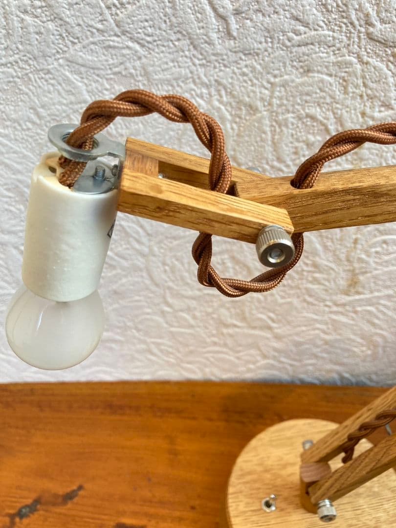 chikuni チクニ　丸台座照明　木製アーム式デスクランプ