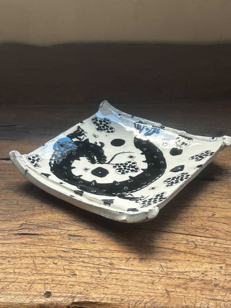 イバタカツエ作 龍 角皿