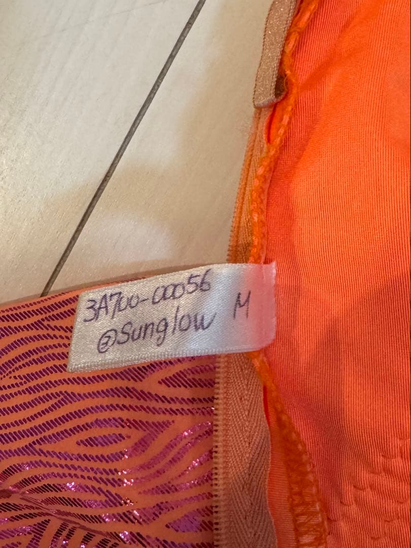 ダンスドレス　　オレンジ　　スパンコール装飾