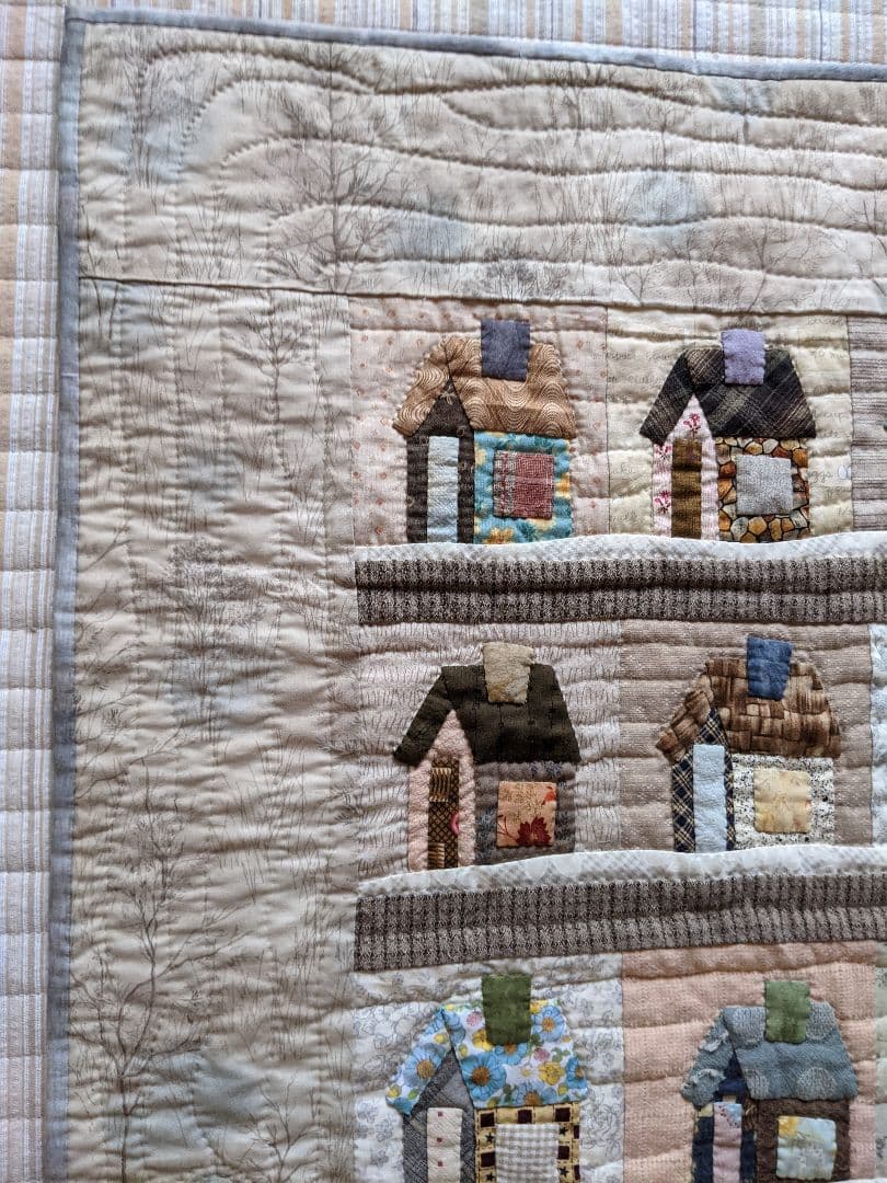 ハウスの冬景色　パッチワークキルト　タペストリー