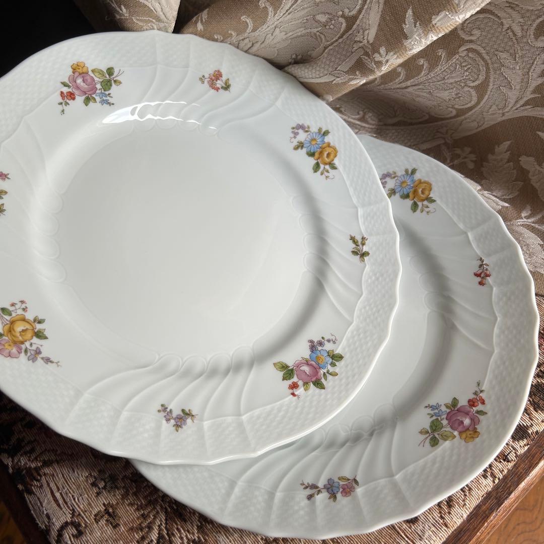 希少品 イタリア製RichardGinori 白磁に咲くお花 ディナー大皿2枚