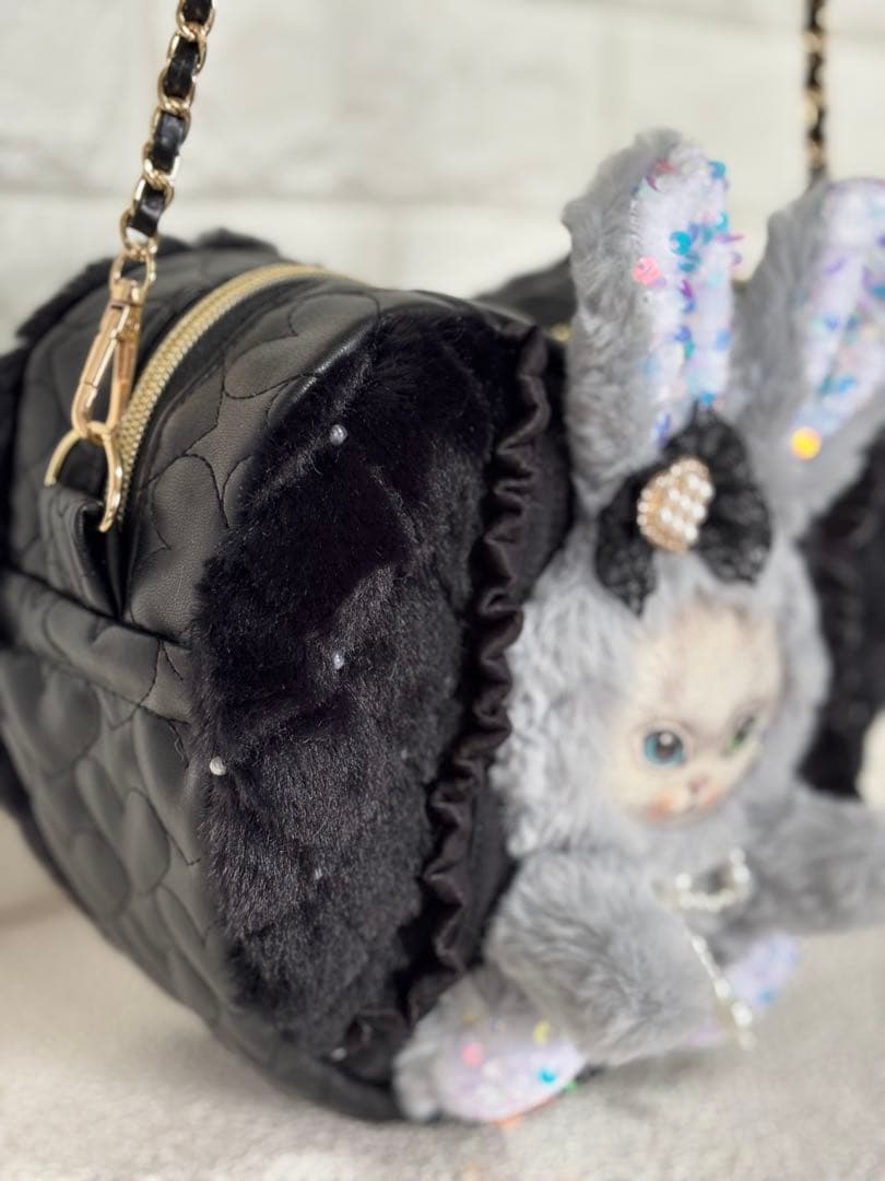 m*e様 コヤンイサムチョン　ハンドメイド　ハート型ファーショルダーバッグ　黒