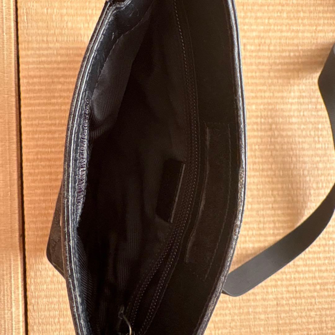 GUCCI ブラックレザー ショルダーバッグ