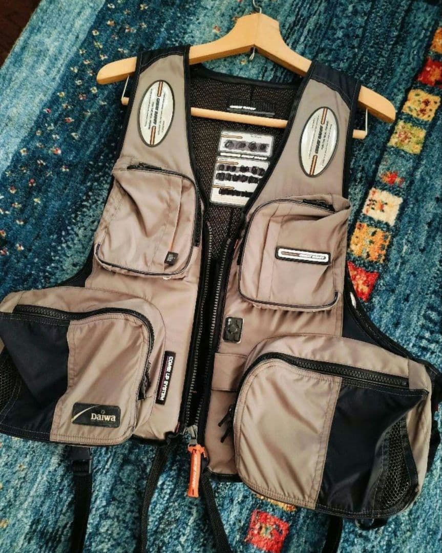 ダイワグレードバンフフローティング　ジャケットベスト大人用Lサイズ　ヒップガード