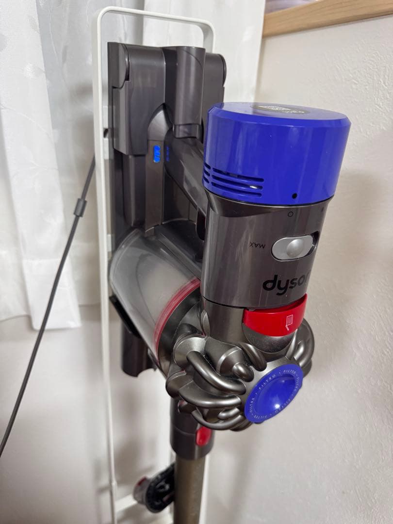 と*も様 （美品）Dyson v8 fluffy extra コードレス掃除機