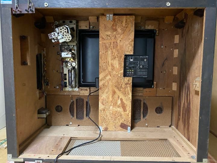 昭和レトロ　真空管テレビ　を　液晶テレビ　に