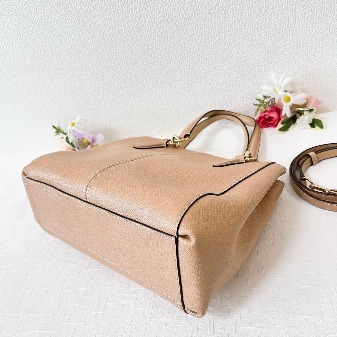 【美品】コーチ ショルダーバッグ 2WAY ハンドバッグ ベージュ系 チャーム付