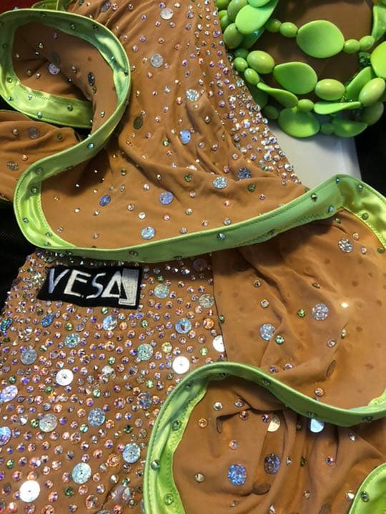 社交ダンス ライム ラテンドレス 衣装 美品 ベサ