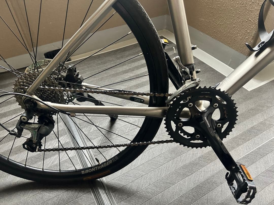 ［直接引取 大阪限定］TREK FX4 DISC 2020年モデル クロスバイク