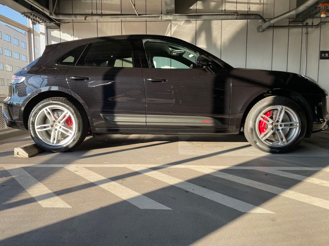 ポルシェマカン純正19インチ ウィンターホイール&タイヤセット ピレリ