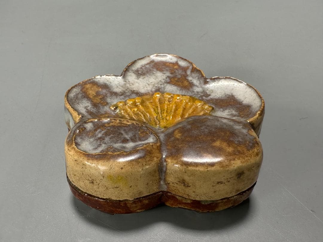 志野焼　香道具　梅形香合　蓋物