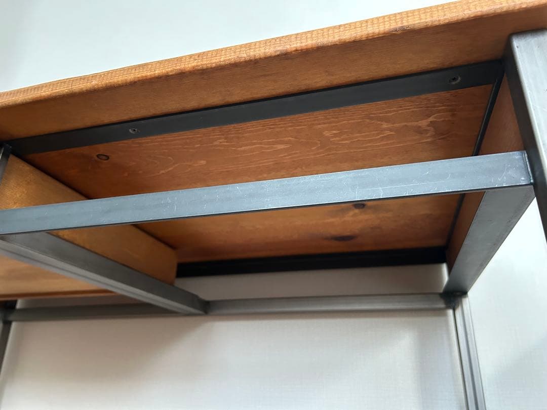 アイアンと木製の机　デスク