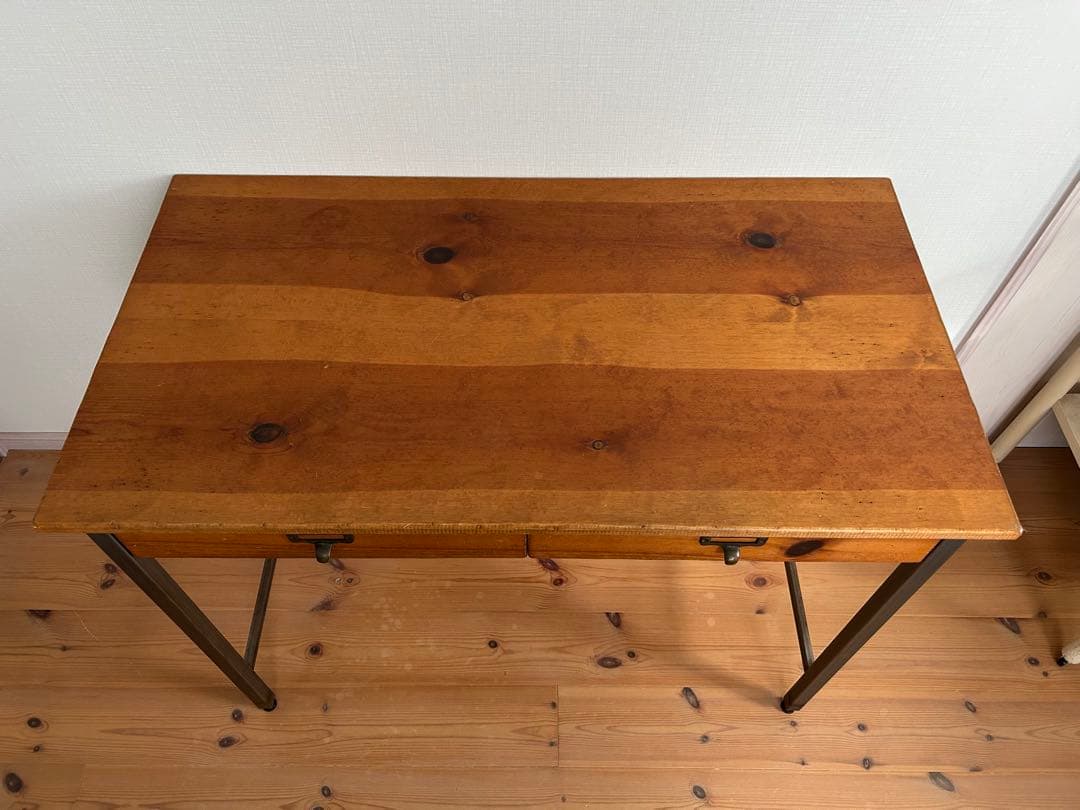 アイアンと木製の机　デスク