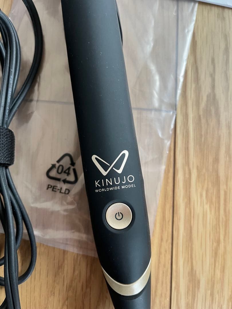 絹女 KINUJO ストレートアイロン ブラック 海外対応　通電確認のみ