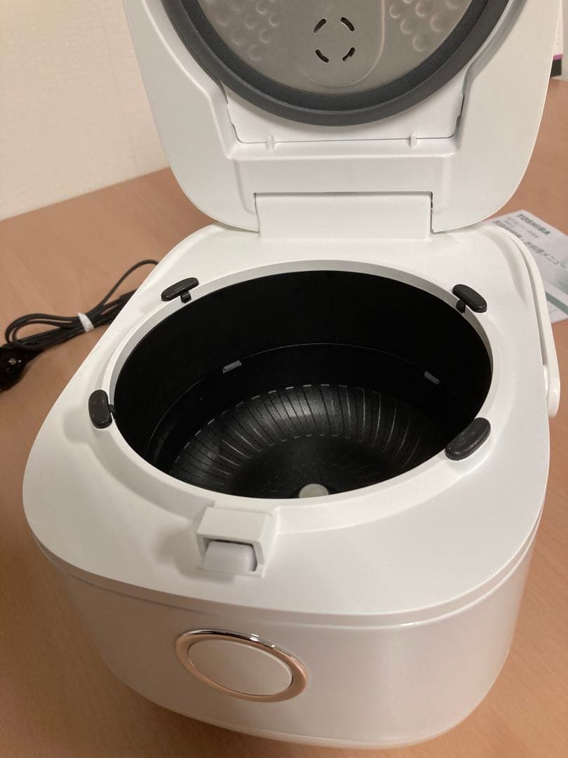 美品★2023年製★3回程使用★TOSHIBA★炊飯器★3合炊き★RC-5E2X