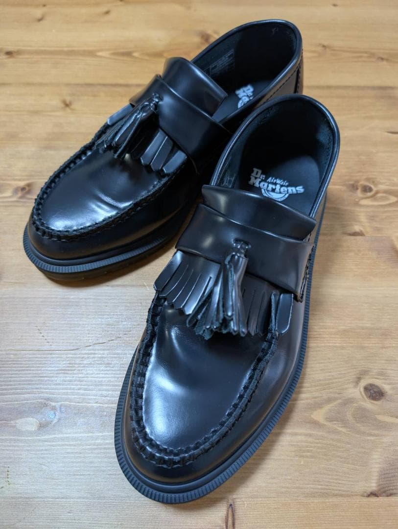 断捨離DR. MARTENSタッセル付き黒ローファー