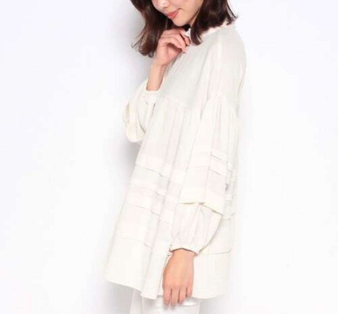 【新品】定価44,000円　レリアン　フリルチュニックブラウス　アイボリー11号