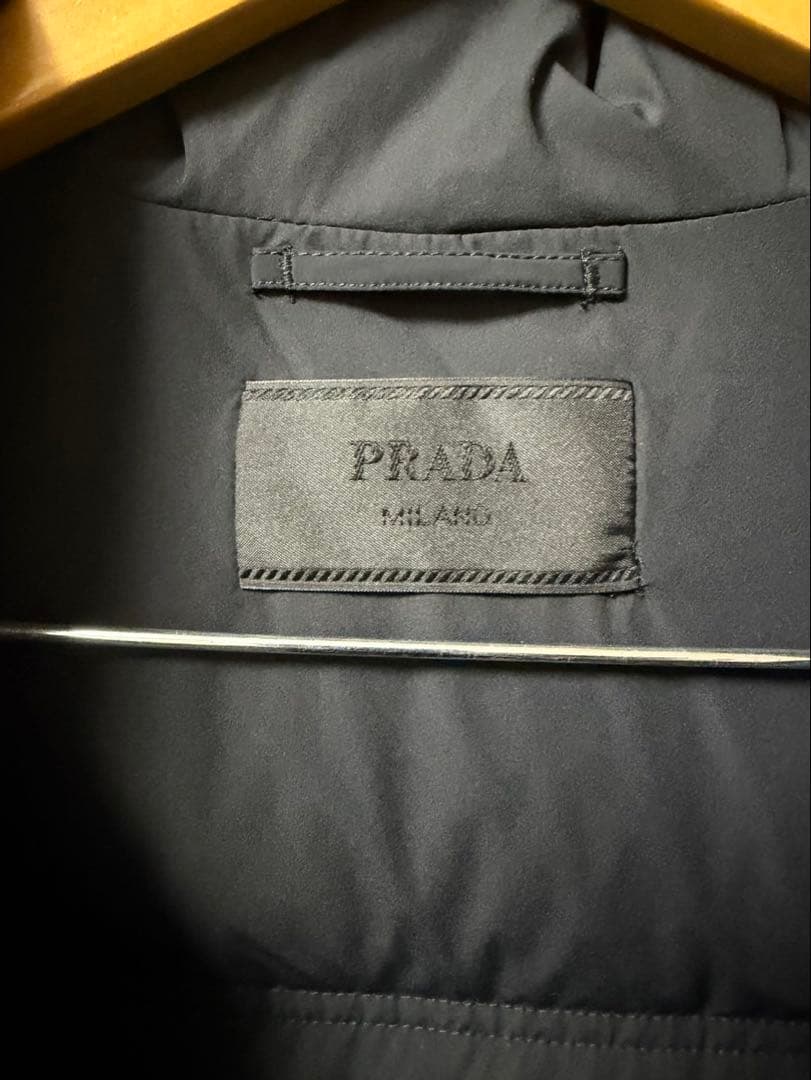 週末最終セール　PRADA フード付きダウンジャケット ブラック　サイズ48