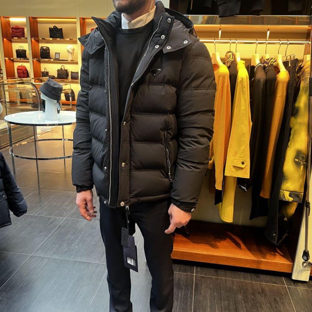 週末最終セール　PRADA フード付きダウンジャケット ブラック　サイズ48