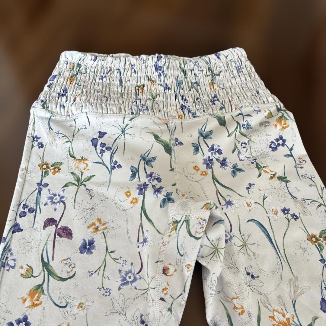 SUKALAフラワーシャーリングレギンス&ブラトップ　セット　Sサイズ