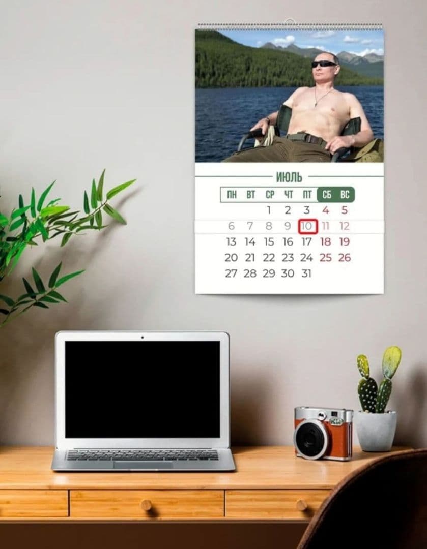 2026年プーチン大統領カレンダー(壁掛け) 3種類とチョコと紅茶のセット