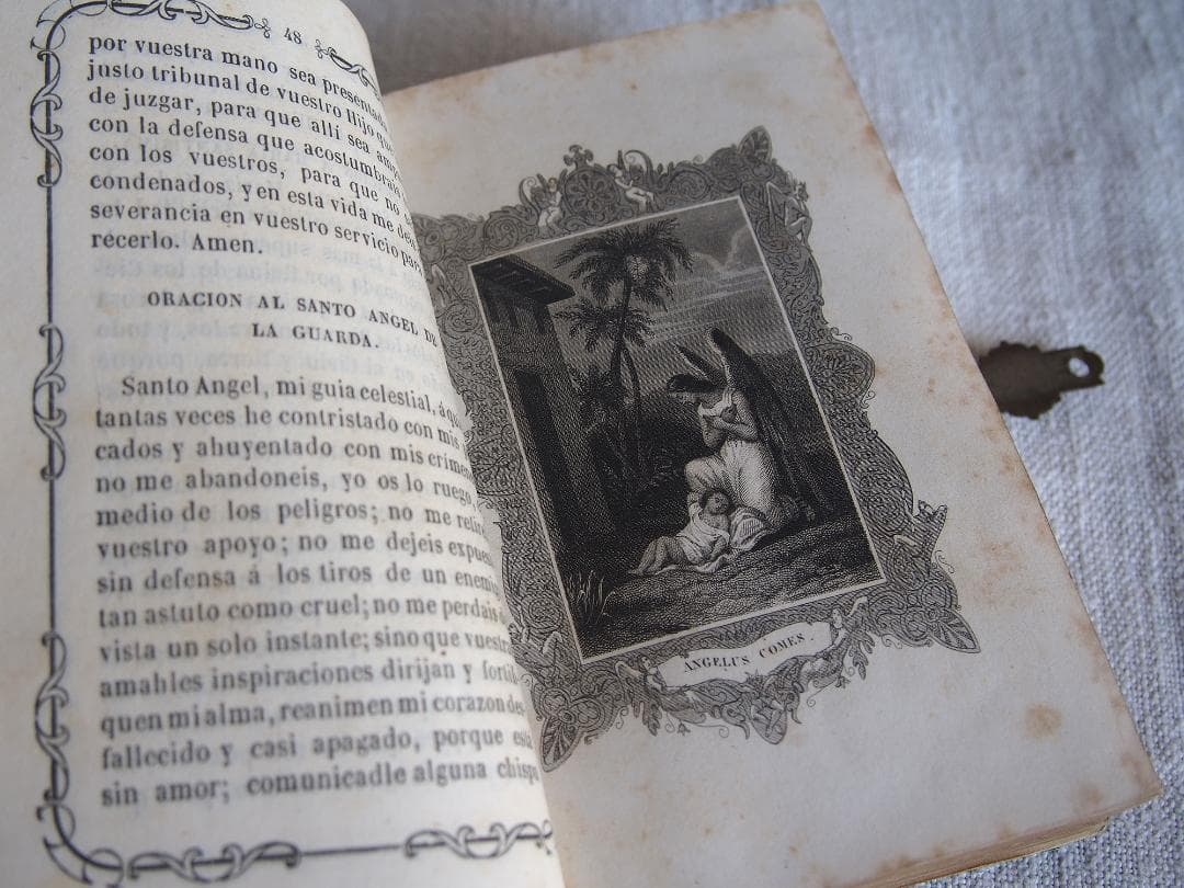 ミサ典礼書 白蝶貝象嵌と金彩装飾の古い本 留め金付きのカトリック祈祷書/K370