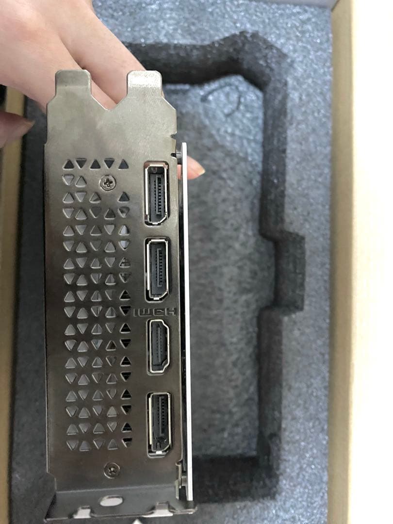 箱あり GeForce RTX 4060 白