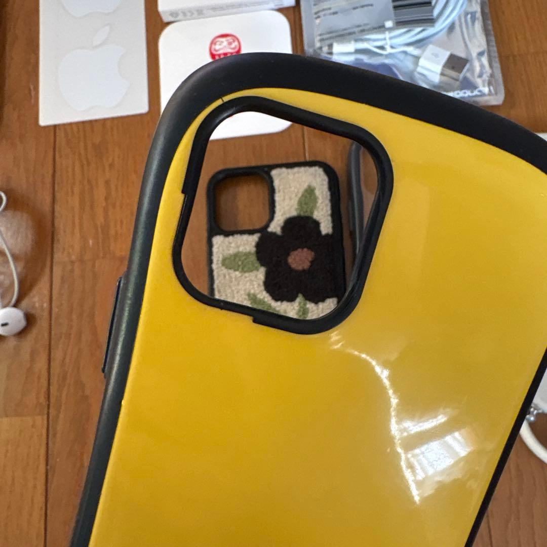 iPhone12pro スマホ　家電　iFace イヤホン　AirTag