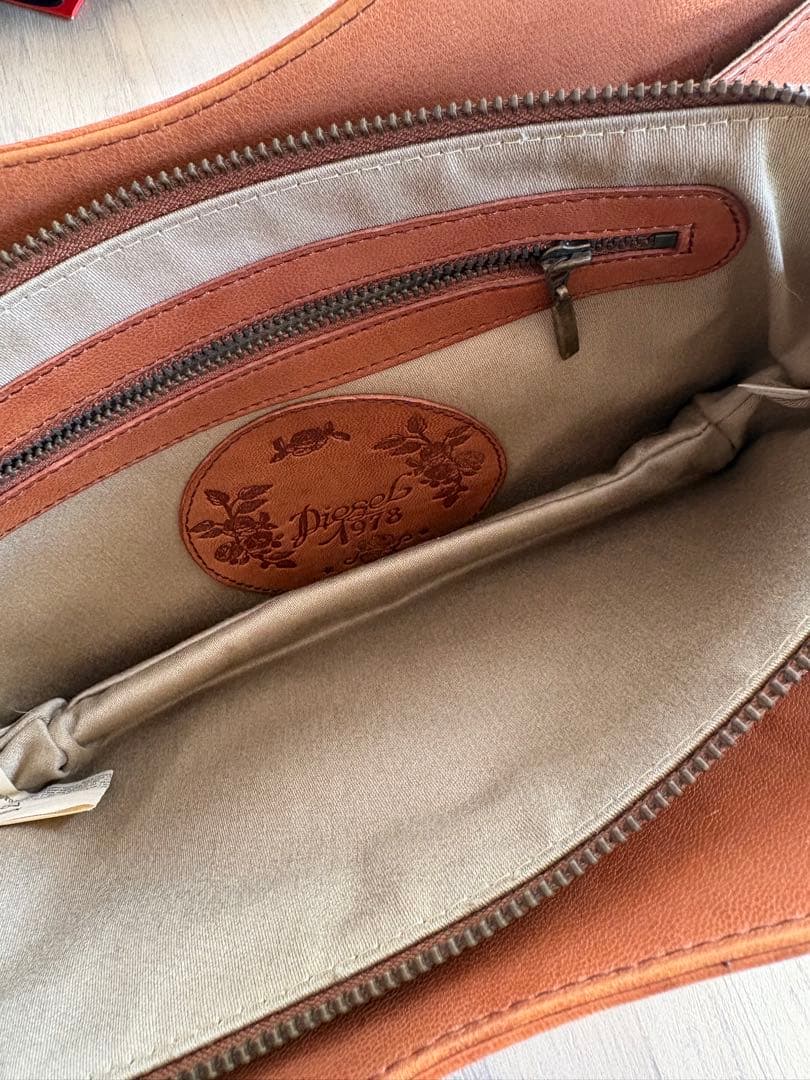 最終値下げ！ディーゼル　花柄型押し革バッグ　希少品