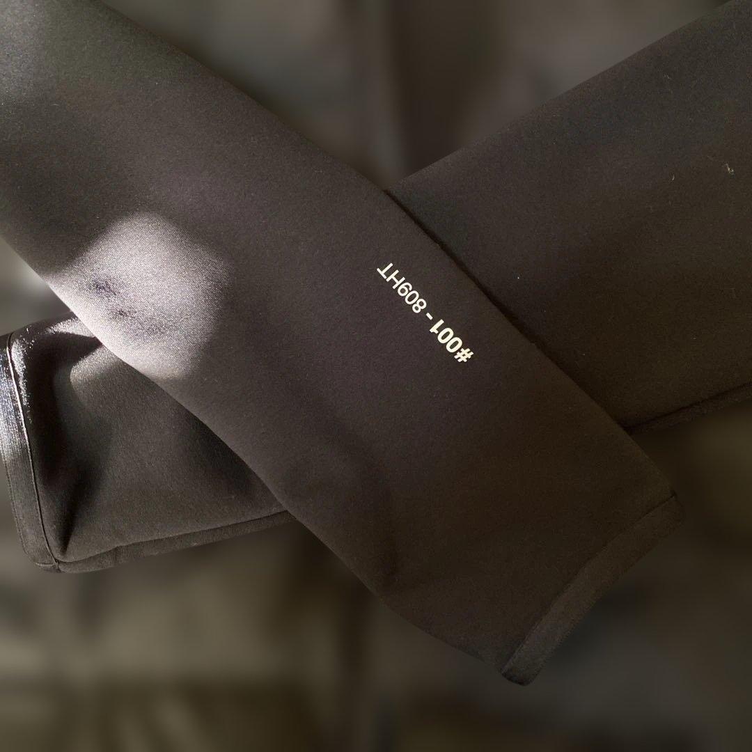 MONCLER フード付き ブラックダウンジャケット