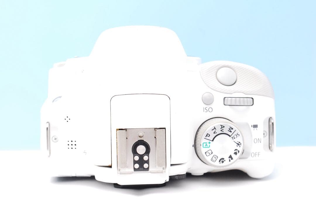 Canon Kiss X7ホワイト✨️静音AF＆手ブレ補正付きレンズセット♪