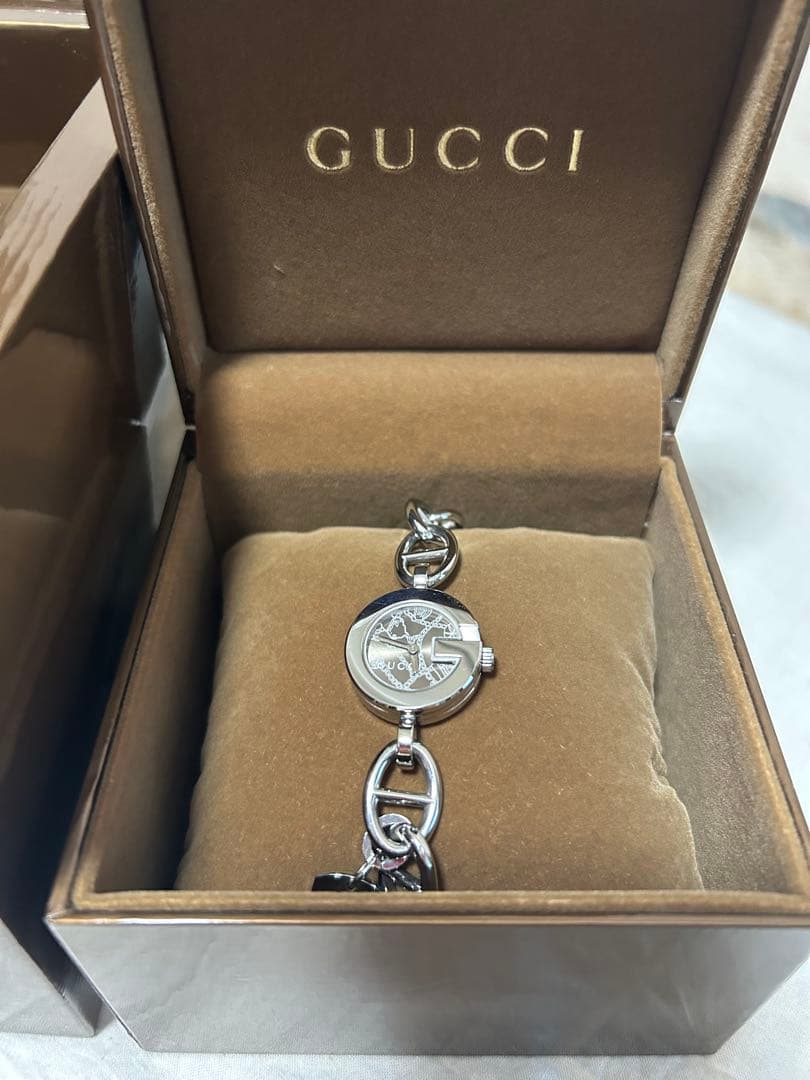 【お値下げ中美品】GUCCI チャーム付きチェーンブレスレットレディース腕時計