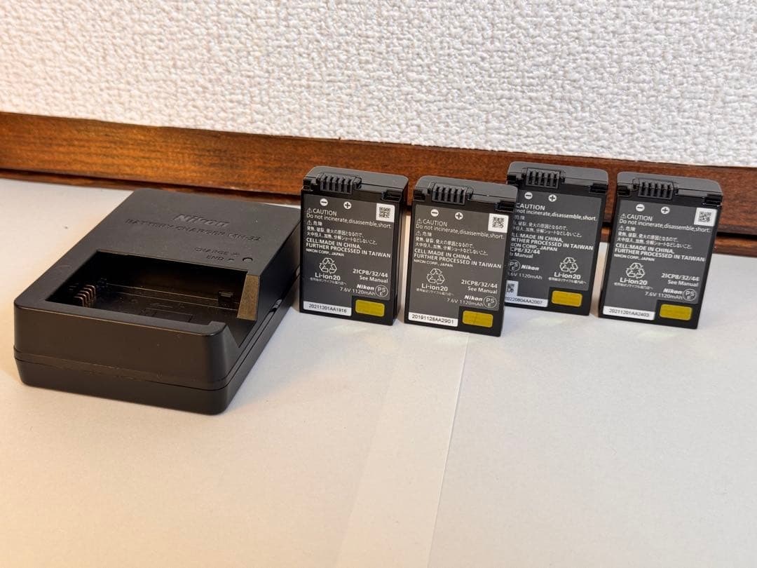 NikonZ50 ボディ バッテリー4つ付き　美品