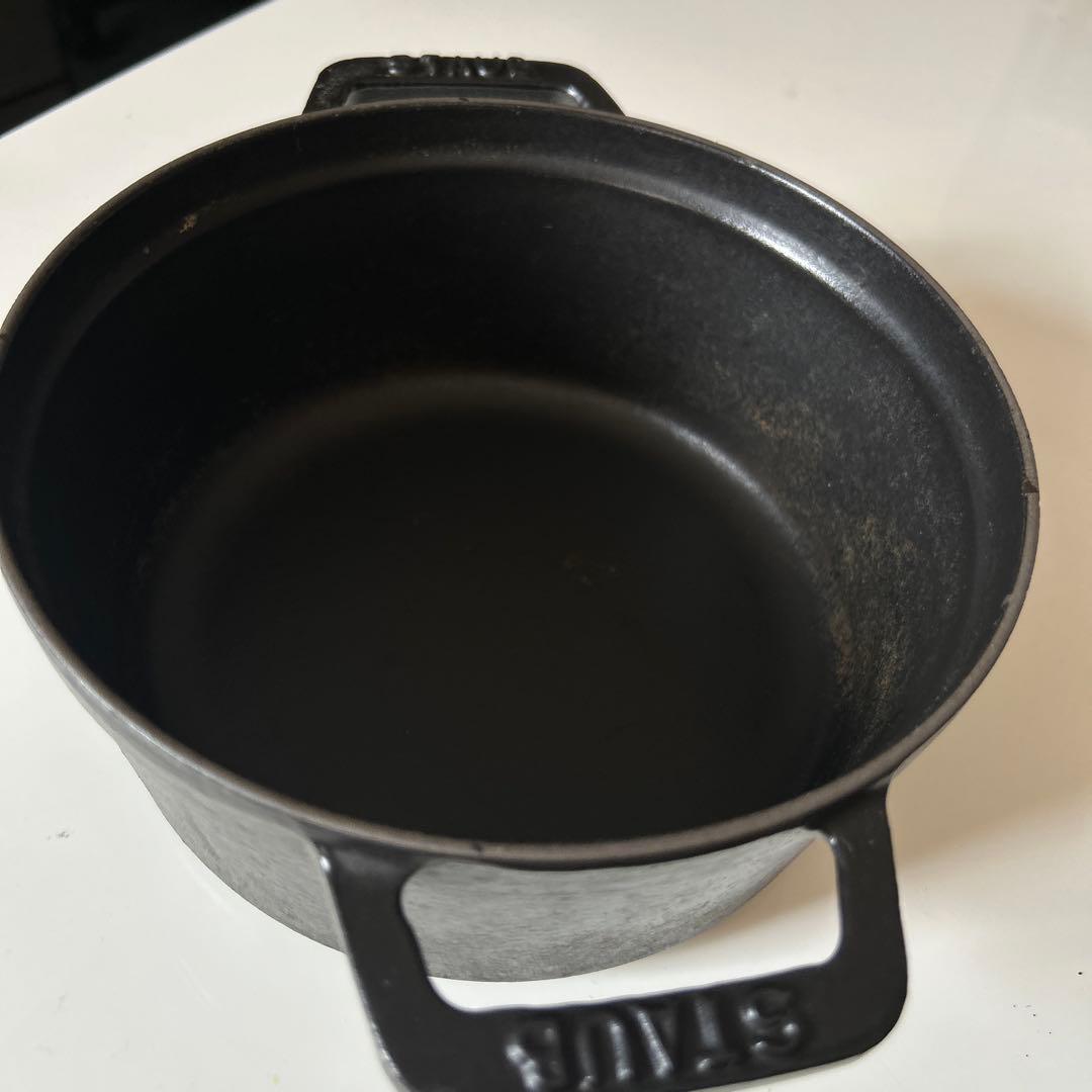 LA COCOTTE ◆ストウブ鍋　STAUB 丸型鋳鉄鍋 18cmブラック