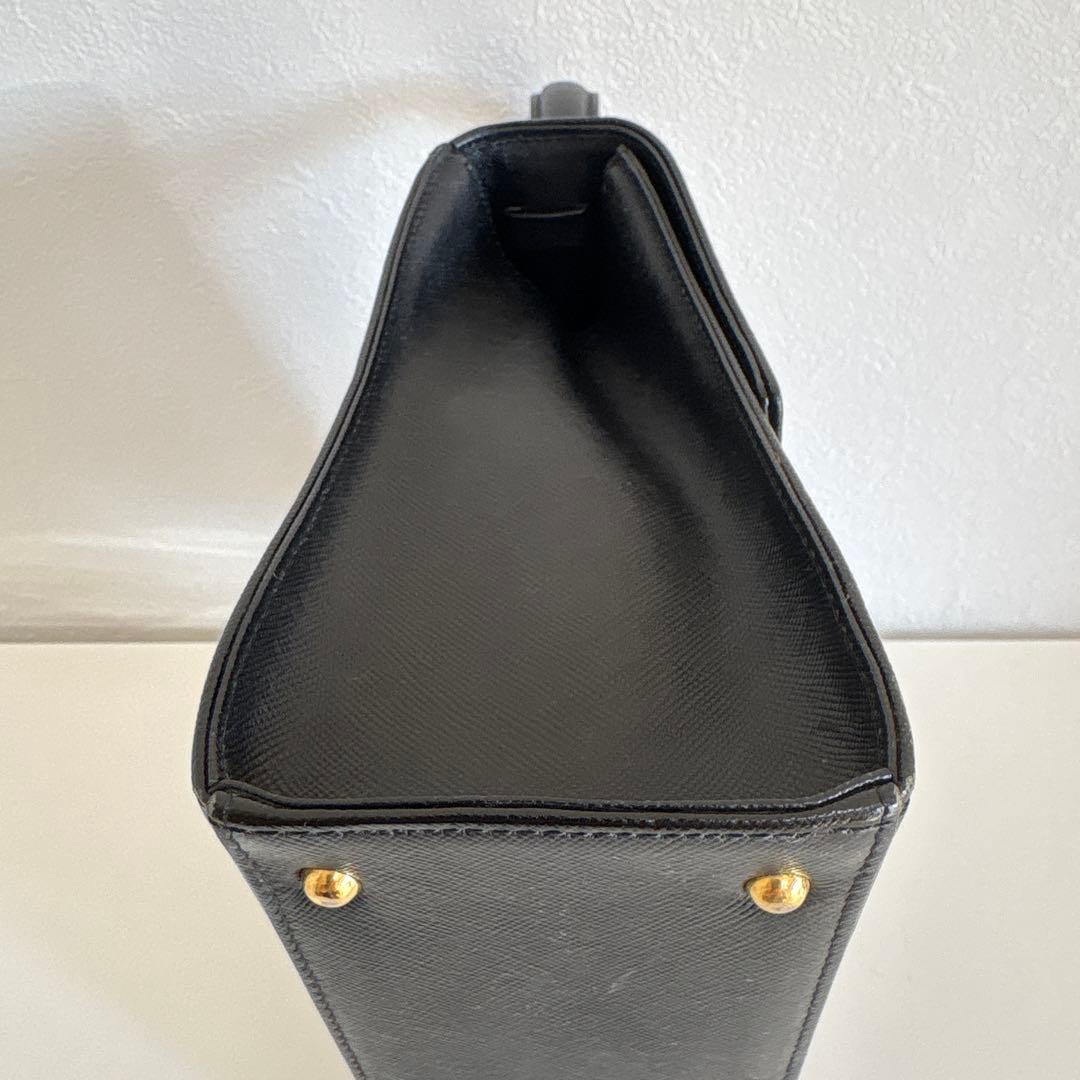 GIVENCHY 黒 レザーハンドバッグ