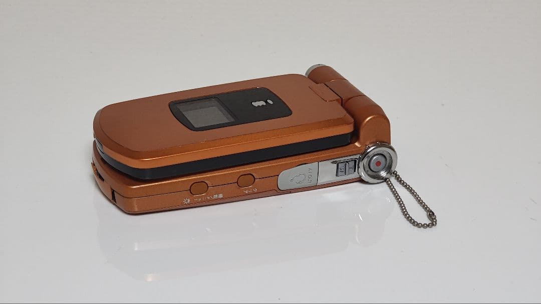 レア docomo P900iV オレンジ 通電OK 動作品 ガラケー 本体