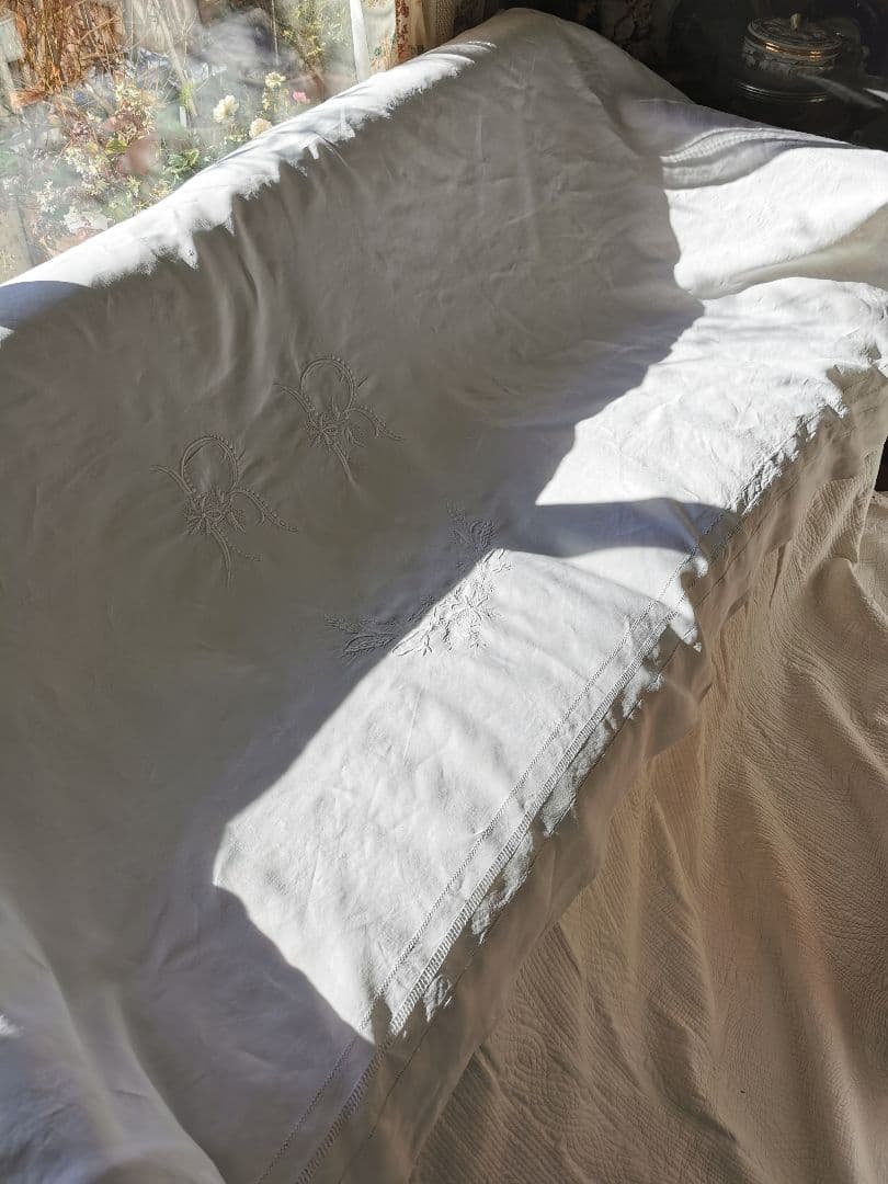 アンティークフランス 美しい花文字 イニシャル刺繍 ドローンワーク横長麻カーテン