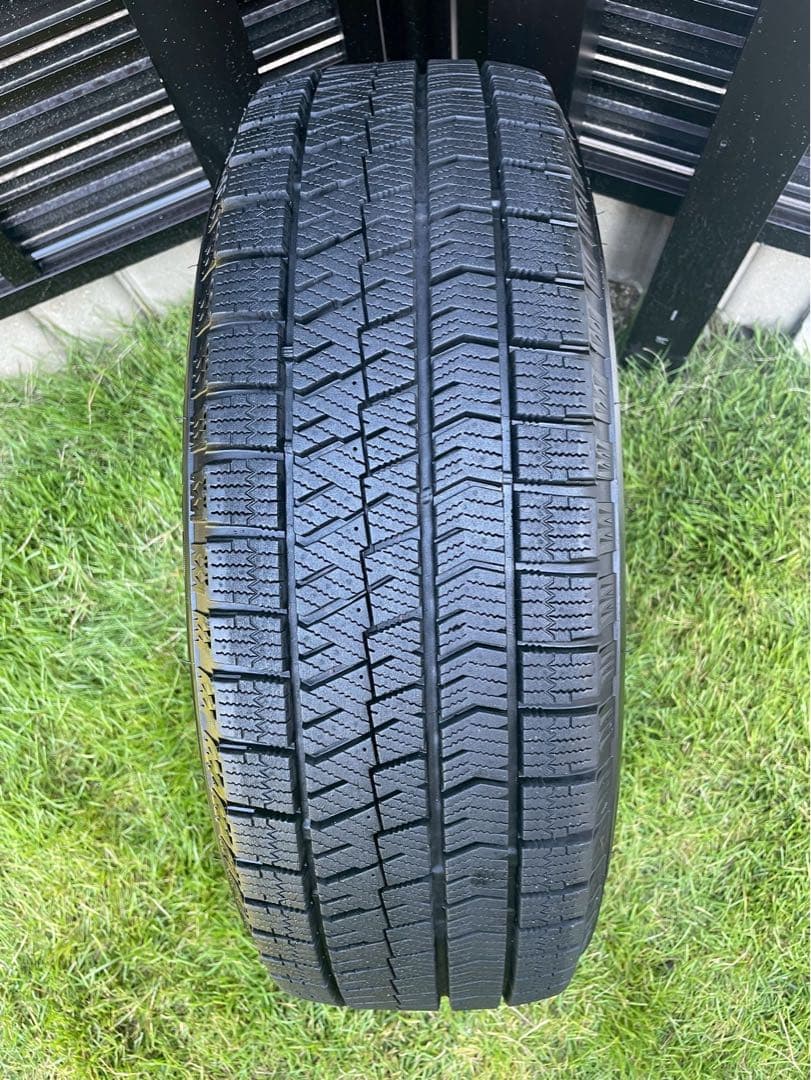 走行距離少★美品スタッドレス タイヤ & ホイール4本