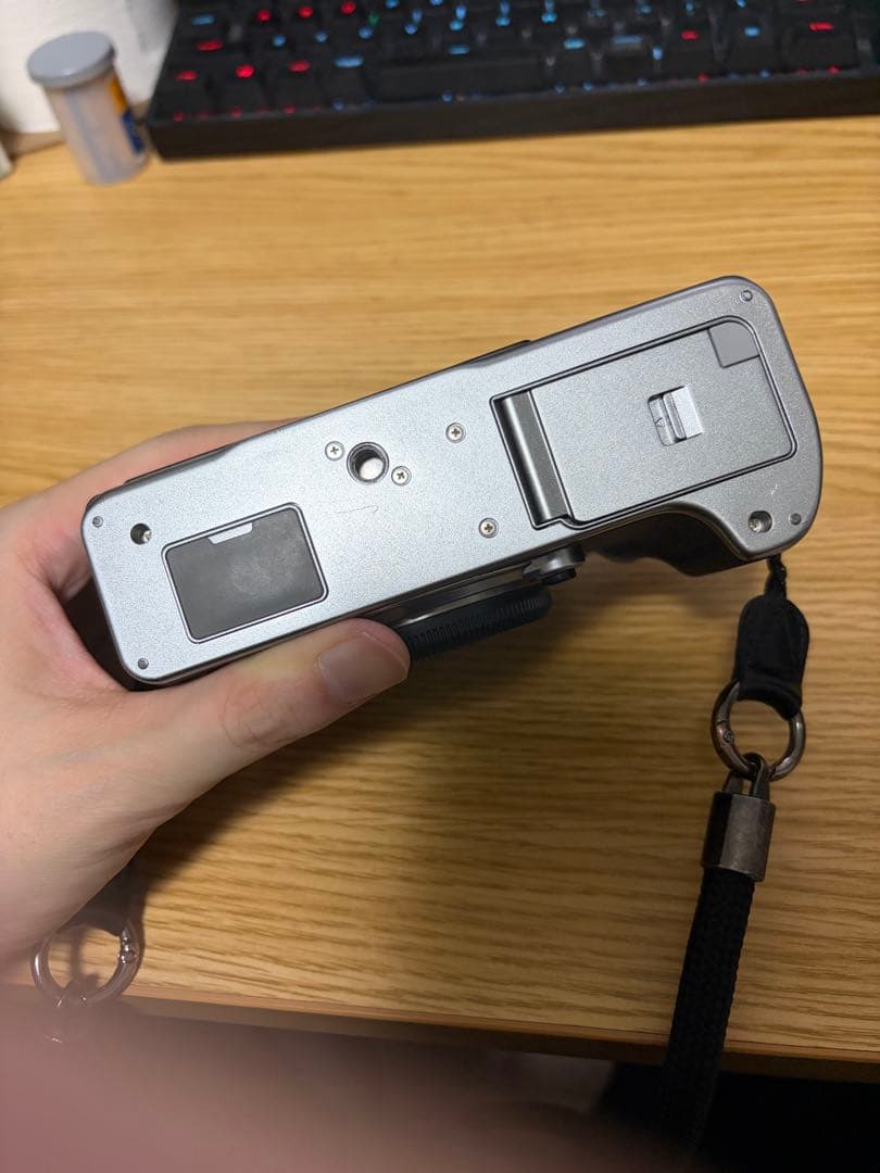 ア*イ様 Fujifilm X-T4 シルバー 付属品完備　ミラーレス一眼 本体